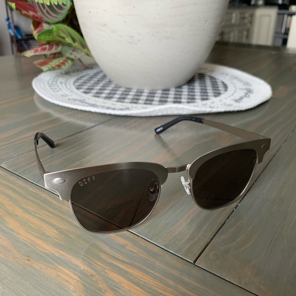 Diff Emmett Sunglasses - Picture 3 of 4